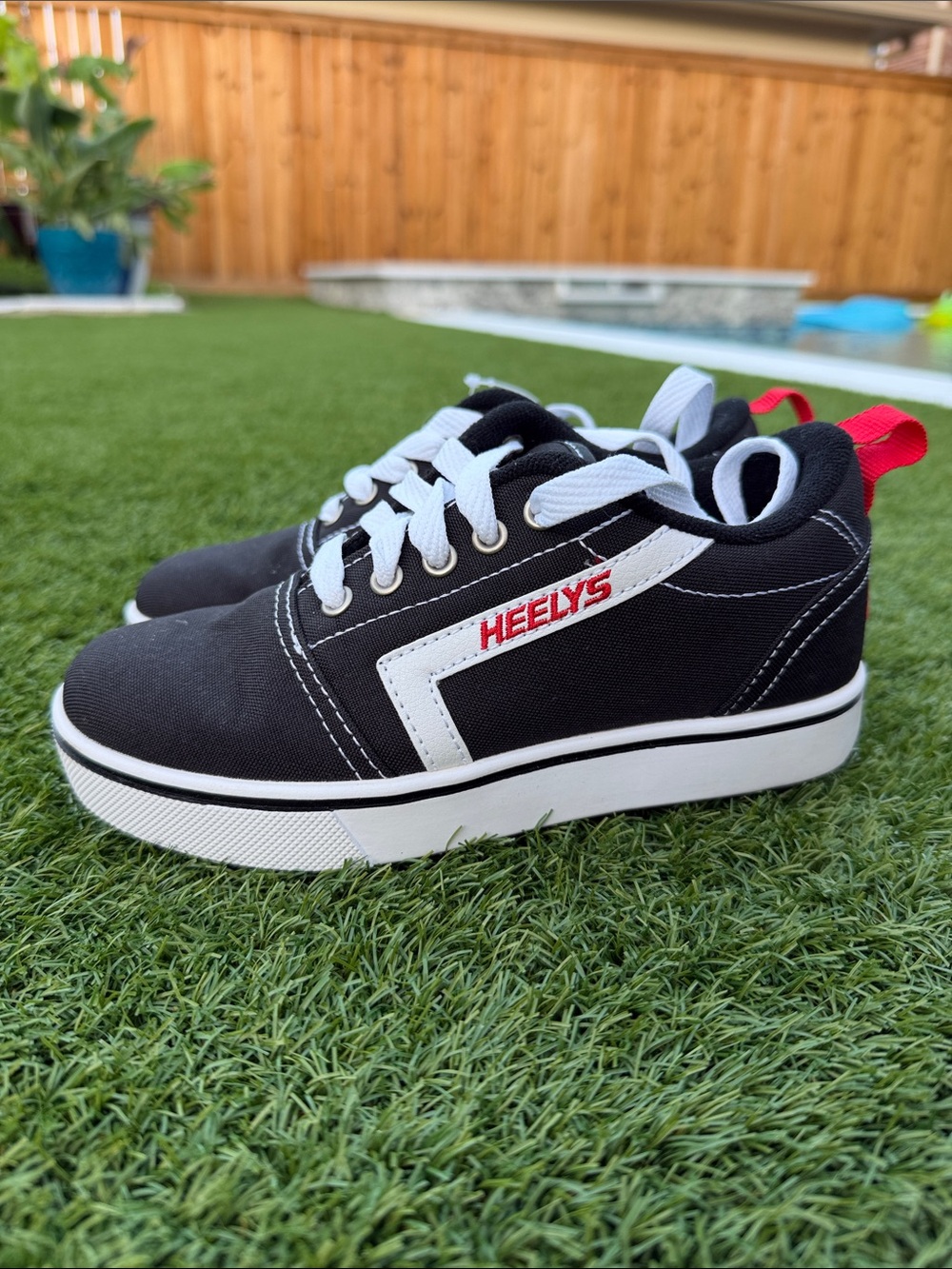 Heelys Black & White Kids size 2